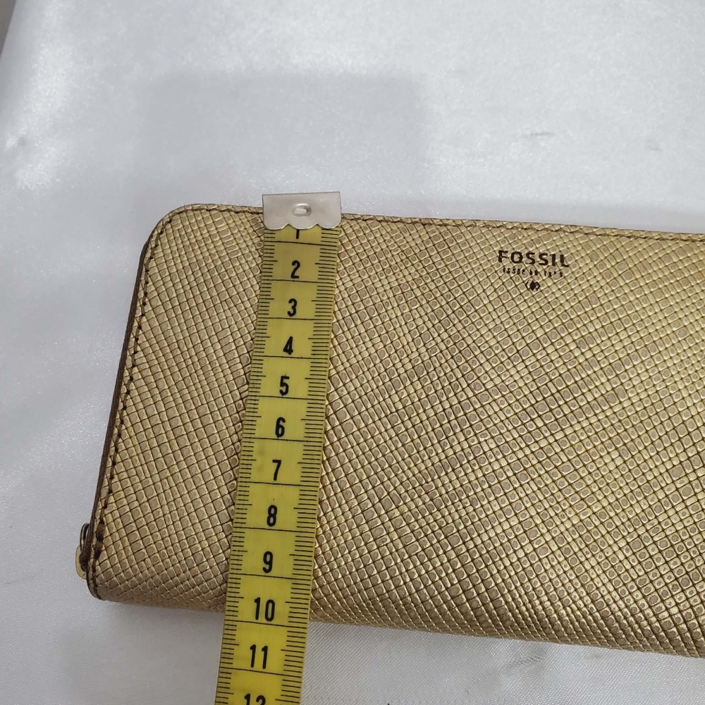 Fossil Gold Zip-Around Wallet - Picture 7 of 8